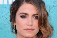 Nikki Reed Hairstyles For Oval-Square Face Shapes