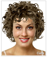 Model with natural curls