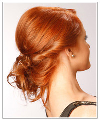 Model with plaited side bun