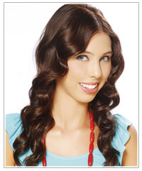 Model with brown wavy hair