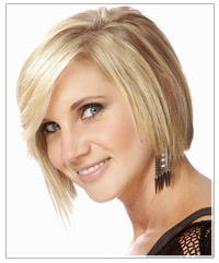 Model with medium length blonde hair