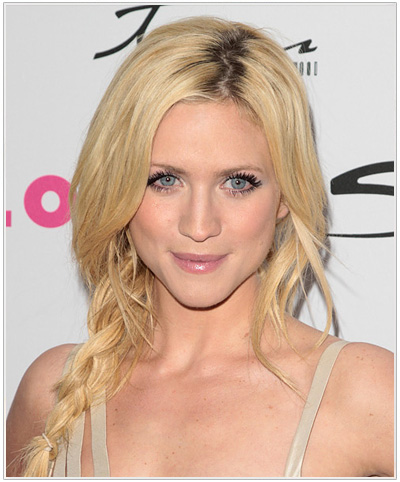 Brittany Snow hairstyle