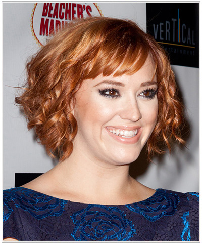 Andrea Bowen hairstyle