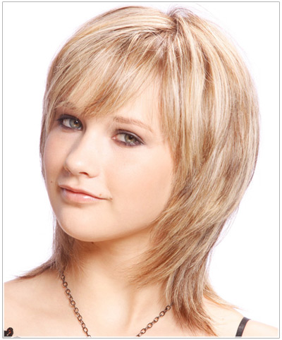 Model with a layered haircut