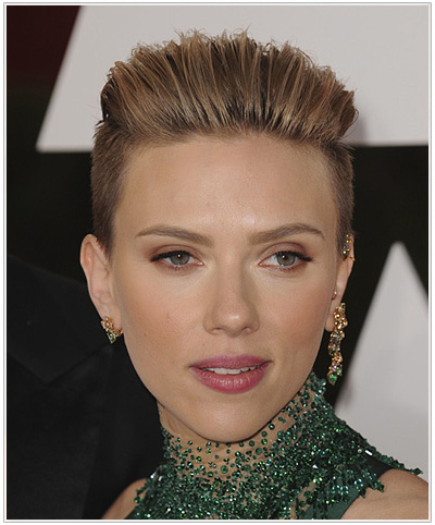 Scarlett Johansson Short Straight Hairstyle from the Academy Awards 2015.