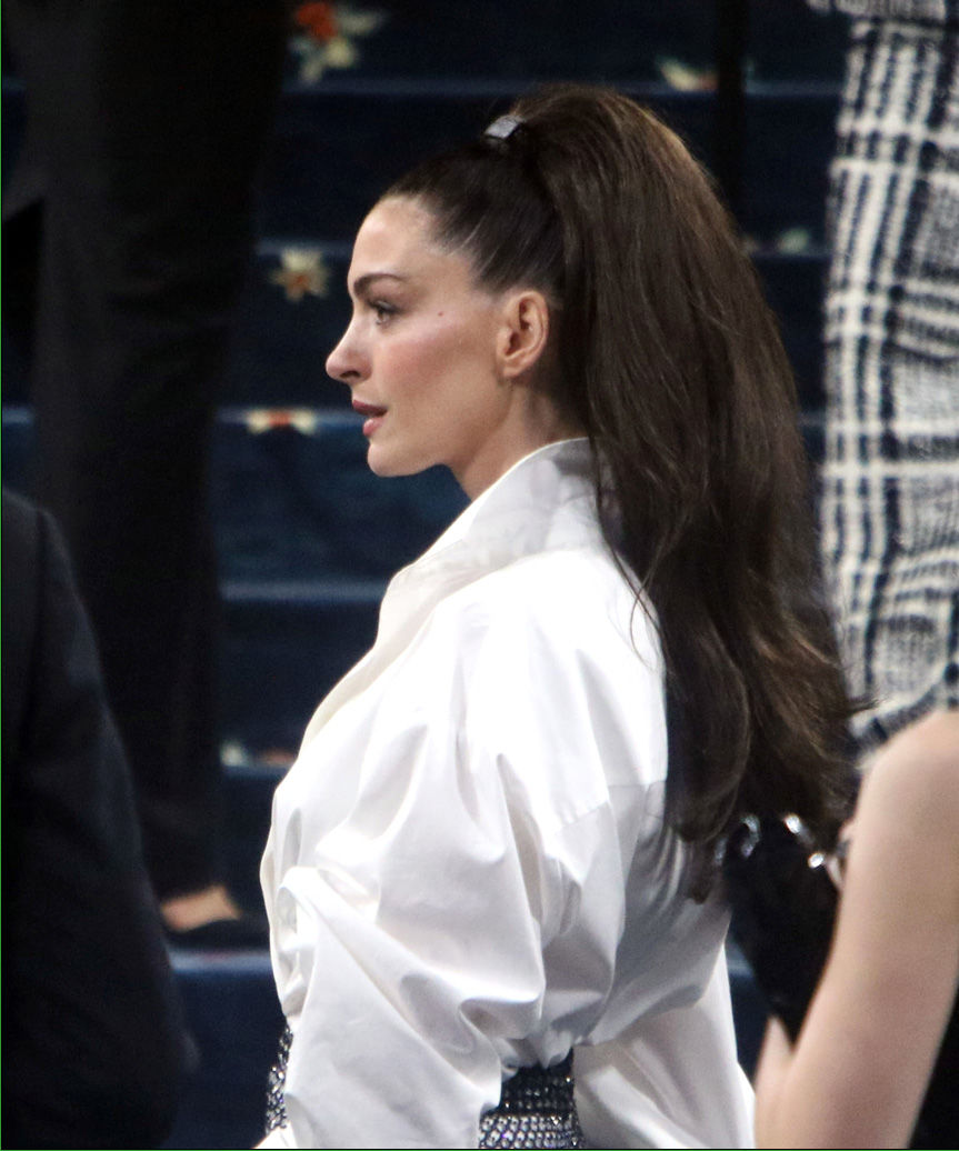 Anne Hathaway Met Gala 2025