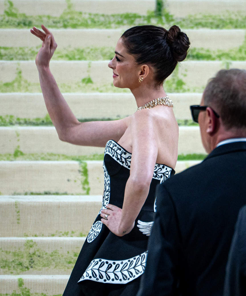 Anne Hathaway Hairstyle - 2026 Met Gala